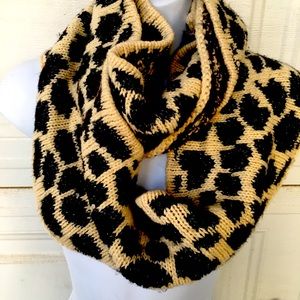 Betsy Johnson infinity scarf like new